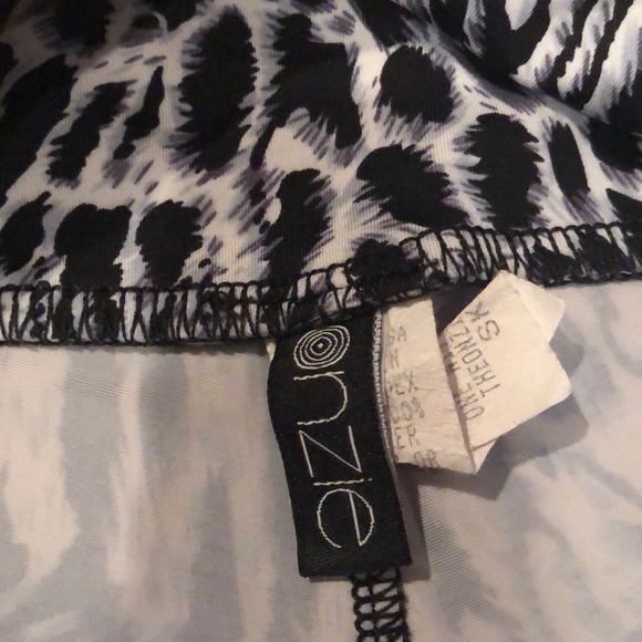 Onzie XS animal print cheetah Capri leggings - Picture 3 of 3
